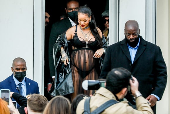 Rihanna, enceinte, au défilé Dior Femme Automne/Hiver 2022/2023 lors de la Fashion Week de Paris, France, le 1er mars 2022. © Veeren-Clovis/Bestimage 