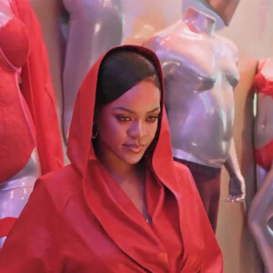 Rihanna, enceinte, inaugure sa nouvelle boutique de lingerie "Savage X Fenty" à Los Angeles, le 23 février 2022. 