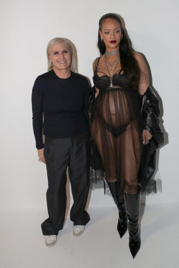 Maria Grazia Chiuri et Rihanna - Défilé Dior Prêt-à-porter Automne/Hiver 2022/2023 dans le cadre de la Fashion Week de Paris, France, le 1er Mars 2022. © Borde-Rindoff/Bestimage 