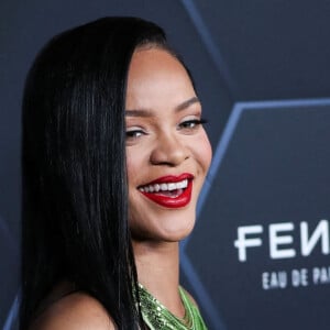 Rihanna (enceinte) au photocall "Fenty Beauty et Fenty Skin" à Los Angeles, le 11 février 2022. 