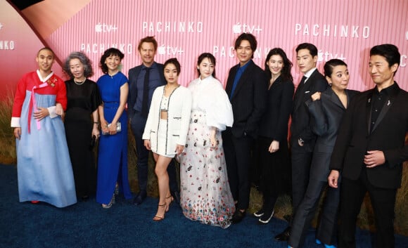 Le cast de la série "Pachinko" assiste à l'avant-première au Academy Museum of Motion Pictures à Los Angeles. Le 16 mars 2022.