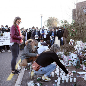La famille et les proches se sont réunis pour une marche blanche en hommage à Delphine Jubillar, l'infirmière de 33 ans, disparue il y a un an, à Cagnac-les-Mines. Le 19 décembre 2021