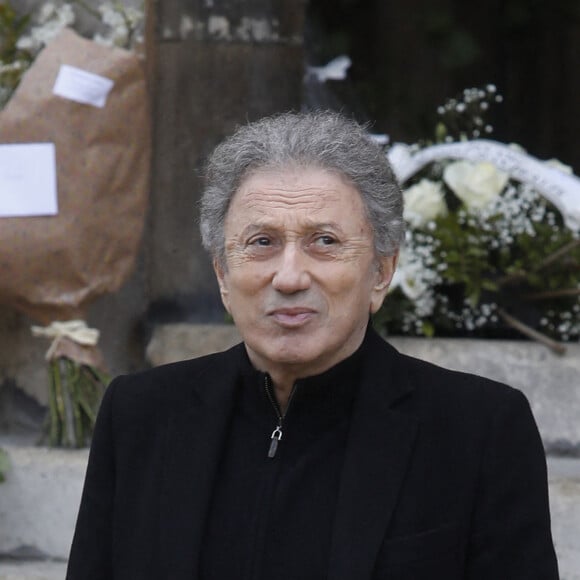 Michel Drucker - Sorties des obsèques de Jean-Pierre Pernaut en la Basilique Sainte-Clotilde à Paris, France, le 9 mars 2022. © Denis Guignebourg/BestImage 