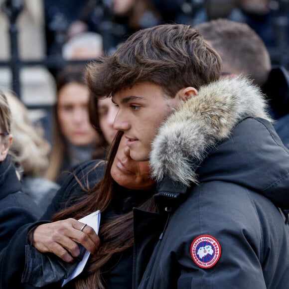 Nathalie Marquay et son fils Tom - La famille de Jean-Pierre Pernaut à la sortie des obsèques en la Basilique Sainte-Clotilde à Paris le 9 mars 2022. © Cyril Moreau/Bestimage