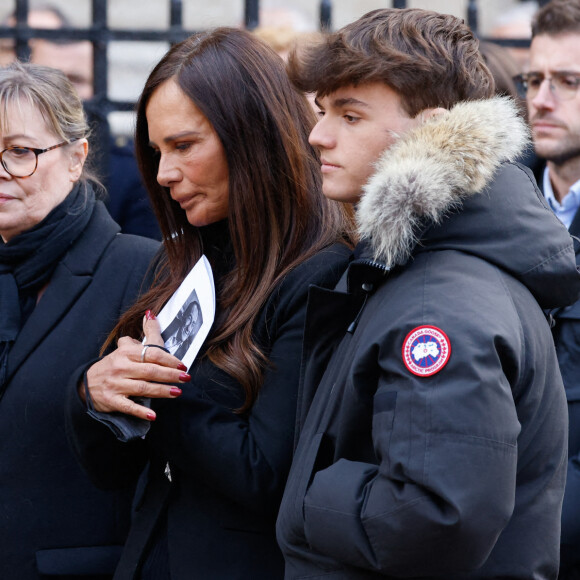 Nathalie Marquay et son fils Tom, Oliver Pernaut - La famille de Jean-Pierre Pernaut à la sortie des obsèques en la Basilique Sainte-Clotilde à Paris le 9 mars 2022. © Cyril Moreau/Bestimage