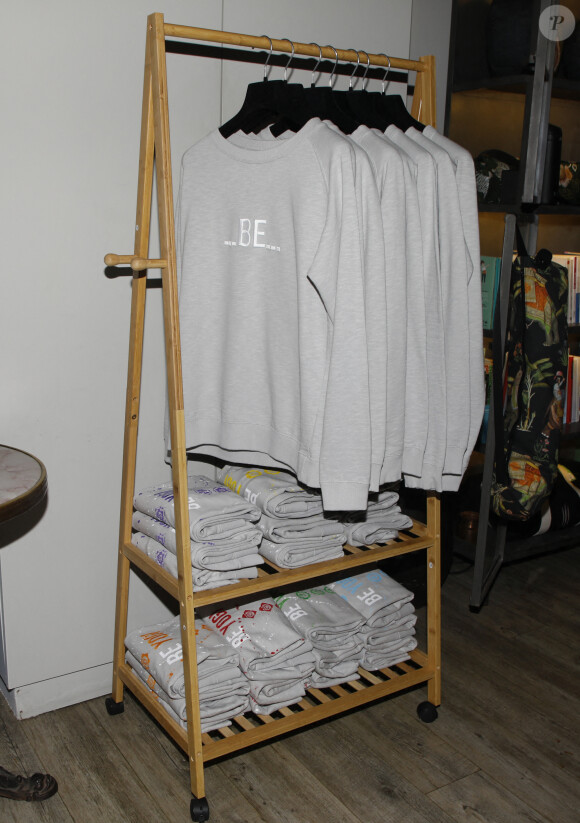 Exclusif - Vente de hoodies solidaire pour l'Ukraine et présentation de la nouvelle capsule de la marque "Be Yogi" au Tigre Yoga Club de Chaillot. Paris, le 17 mars 2022 © Denis Guignebourg / Bestimage