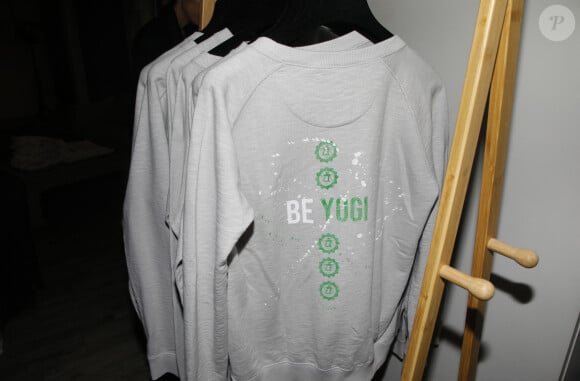 Exclusif - Vente de hoodies solidaire pour l'Ukraine et présentation de la nouvelle capsule de la marque "Be Yogi" au Tigre Yoga Club de Chaillot. Paris, le 17 mars 2022 © Denis Guignebourg / Bestimage