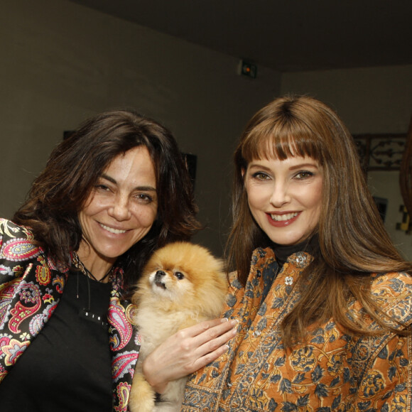 Exclusif - Frédérique Bel et Sandra Sisley à la vente de hoodies solidaire pour l'Ukraine et présentation de la nouvelle capsule de la marque "Be Yogi" au Tigre Yoga Club de Chaillot. Paris, le 17 mars 2022 © Denis Guignebourg / Bestimage