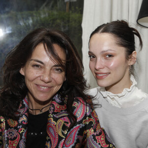 Exclusif - Sandra Sisley et Lola Le Lann de hoodies solidaire pour l'Ukraine et présentation de la nouvelle capsule de la marque "Be Yogi" au Tigre Yoga Club de Chaillot. Paris, le 17 mars 2022 © Denis Guignebourg / Bestimage