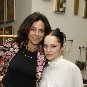 Exclusif - Sandra Sisley et Lola Le Lann de hoodies solidaire pour l'Ukraine et présentation de la nouvelle capsule de la marque "Be Yogi" au Tigre Yoga Club de Chaillot. Paris, le 17 mars 2022 © Denis Guignebourg / Bestimage