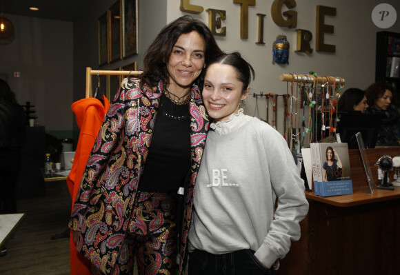 Exclusif - Sandra Sisley et Lola Le Lann de hoodies solidaire pour l'Ukraine et présentation de la nouvelle capsule de la marque "Be Yogi" au Tigre Yoga Club de Chaillot. Paris, le 17 mars 2022 © Denis Guignebourg / Bestimage