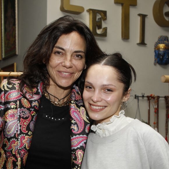 Exclusif - Sandra Sisley et Lola Le Lann de hoodies solidaire pour l'Ukraine et présentation de la nouvelle capsule de la marque "Be Yogi" au Tigre Yoga Club de Chaillot. Paris, le 17 mars 2022 © Denis Guignebourg / Bestimage