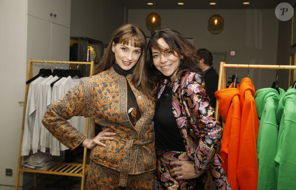 Exclusif - Frédérique Bel et Sandra Sisley à la vente de hoodies solidaire pour l'Ukraine et présentation de la nouvelle capsule de la marque "Be Yogi" au Tigre Yoga Club de Chaillot. Paris, le 17 mars 2022 © Denis Guignebourg / Bestimage