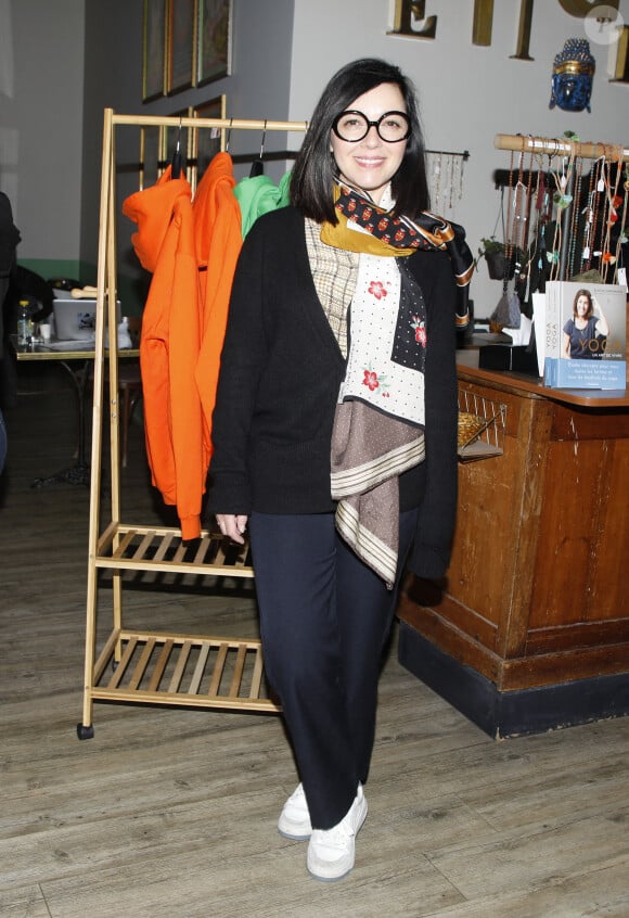 Exclusif - Sylvie Hoarau (chanteuse du groupe Brigitte) de hoodies solidaire pour l'Ukraine et présentation de la nouvelle capsule de la marque "Be Yogi" au Tigre Yoga Club de Chaillot. Paris, le 17 mars 2022 © Denis Guignebourg / Bestimage