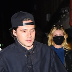 Brooklyn Beckham et sa fiancée Nicola Peltz vont dîner au restaurant "Saint Theo" à New York, le 16 janvier 2022. 