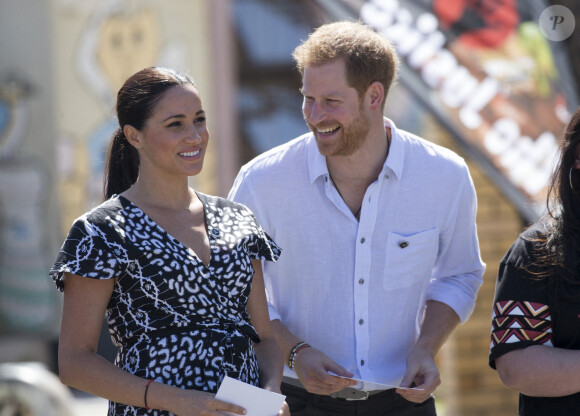 Le prince Harry, duc de Sussex, et Meghan Markle, duchesse de Sussex, entament leur première journée de voyage en Afrique du Sud lors d'une visite à Nyanga au Cap, Afrique du Sud, le 23 septembre 2019.