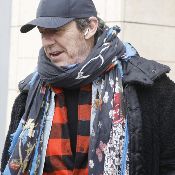 Exclusif - Jean-Luc Reichmann à sa sortie d'un enregistrement radio dans les studios RTL à Paris, France, le 10 février 2022.