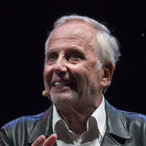 Fabrice Luchini sur scène raconte "Des écrivains parlent d'argent" lors du festival Printemps de Pérouges, France, le 16 septembre 2021. © Sandrine Thesillat/Panoramic/Bestimage 