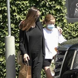 Angelina Jolie et sa fille Vivienne à Los Feliz le 15 avril 2021.