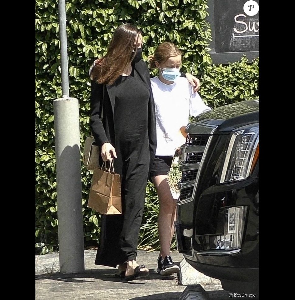 Angelina Jolie Et Sa Fille Vivienne à Los Feliz Le 15 Avril 2021