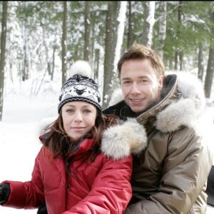 Isabelle Boulay et Stéphane Rousseau en motoneige dans laforêt de Sacacomie à 150 km de Montréal, émission Un Noël au Canada