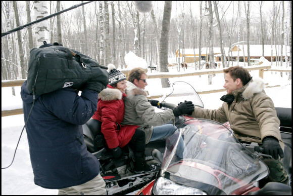 Isabelle Boulay et Stéphane Rousseau en motoneige dans laforêt de Sacacomie à 150 km de Montréal, émission Un Noël au Canada