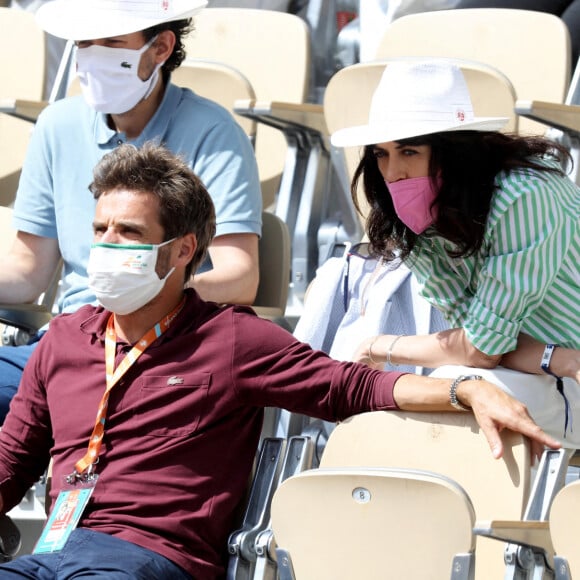 Arnaud Clément et sa compagne Nolwenn Leroy - People dans les tribunes lors des internationaux de France de Tennis de Roland Garros 2021 à Paris, le 6 juin 2021. © Dominique Jacovides/Bestimage 