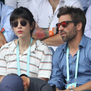 Nolwenn Leroy et son compagnon Arnaud Clément dans les tribunes des Internationaux de France de Tennis de Roland Garros à Paris, le 10 juin 2018. © Dominique Jacovides - Cyril Moreau/Bestimage 