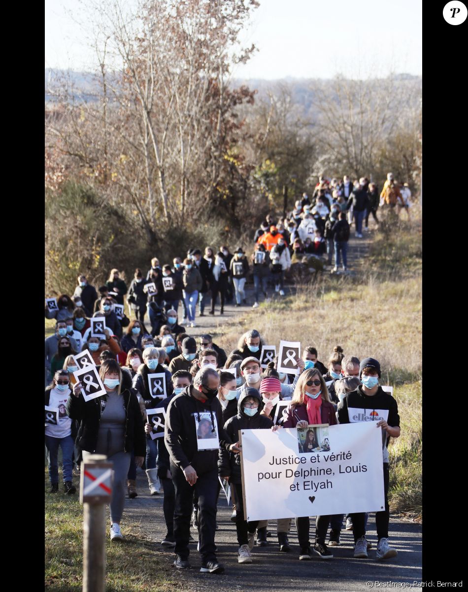 La famille et les proches se sont réunis pour une marche blanche en hommage à Delphine Jubillar, l'infirmière de 33 ans, disparue il y a un an, à Cagnac-les-Mines. Le 19 décembre 2021