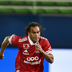 Christian Karembeu - Le club Variétés Club de France récolte 12.000 Euros pour l'association "Solidarité Femmes Aube" lors d'un match de gala mixte contre les légendes de Troyes l'ESTAC (victoire 5-4 des légendes de Troyes) au Stade de l'Aube à Troyes le 23 mars 2022. © Pierre Perusseau/Bestimage 