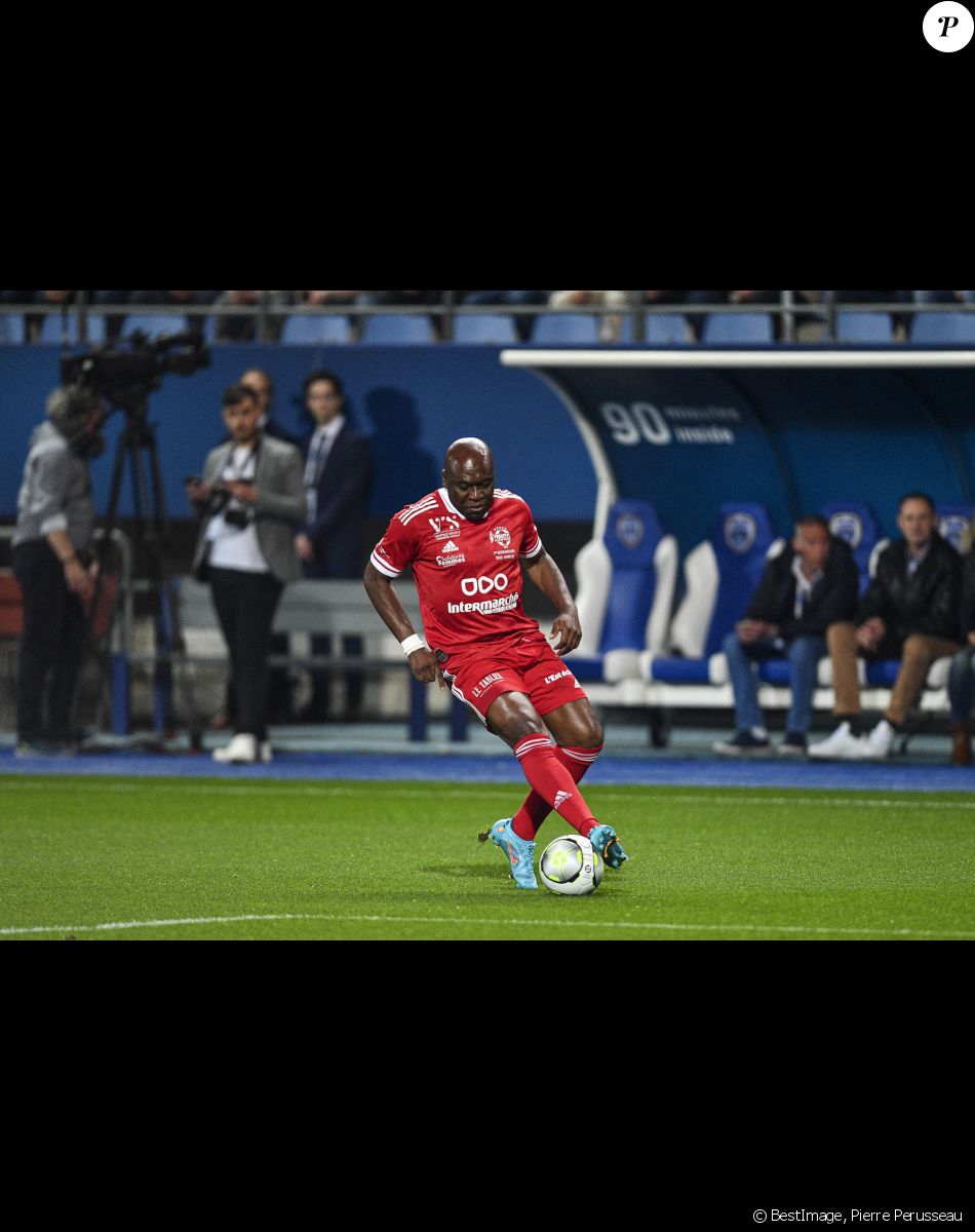 Wilfrid Mbappé - Le club Variétés Club de France récolte 12.000 Euros pour l'association "Solidarité Femmes Aube" lors d'un match de gala mixte contre les légendes de Troyes l'ESTAC (victoire 5-4 des légendes de Troyes) au Stade de l'Aube à Troyes le 23 mars 2022. © Pierre Perusseau/Bestimage