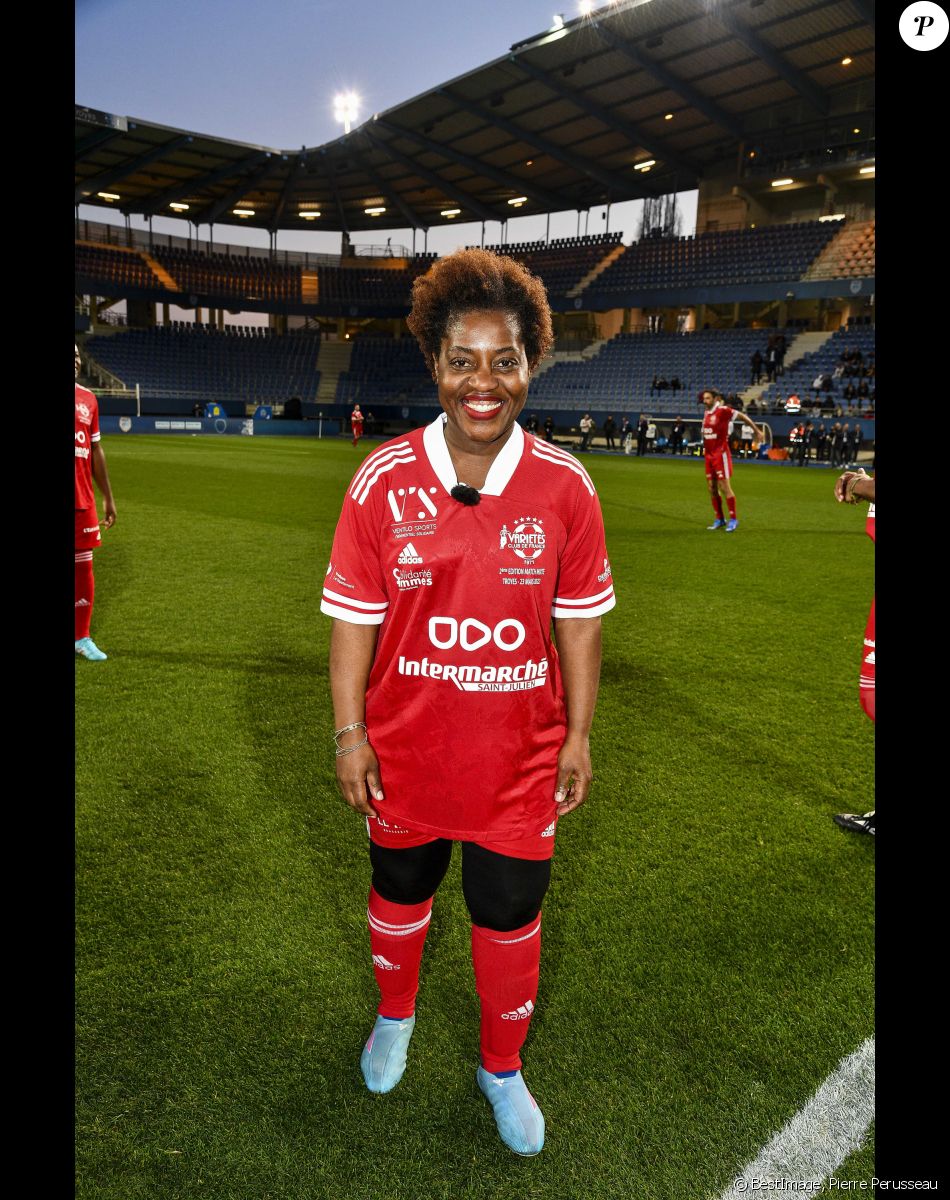 Claudia Tagbo - Le club Variétés Club de France récolte 12.000 Euros pour l'association "Solidarité Femmes Aube" lors d'un match de gala mixte contre les légendes de Troyes l'ESTAC (victoire 5-4 des légendes de Troyes) au Stade de l'Aube à Troyes le 23 mars 2022. © Pierre Perusseau/Bestimage