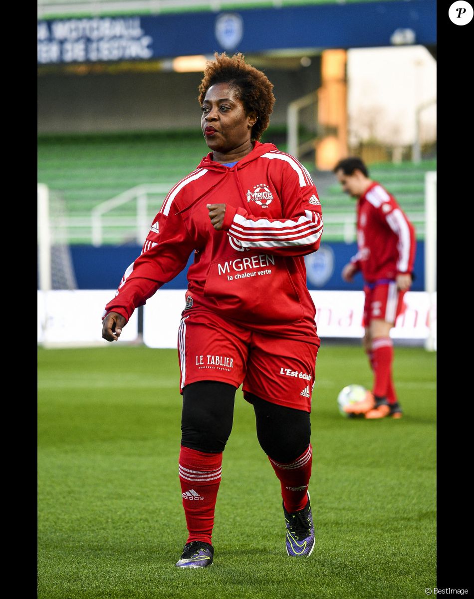 Claudia Tagbo - Le club Variétés Club de France récolte 12.000 Euros pour l'association "Solidarité Femmes Aube" lors d'un match de gala mixte contre les légendes de Troyes l'ESTAC (victoire 5-4 des légendes de Troyes) au Stade de l'Aube à Troyes le 23 mars 2022. © Pierre Perusseau/Bestimage