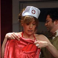 Virginie Lemoine : Découvrez-la en petite tenue d'infirmière sexy... au milieu de Sébastien Castro et Thierry Redler !