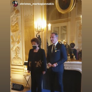 Nikos Aliagas nommé Officier des arts et des lettres par Roselyne Bachelot, au ministère de la Culture.