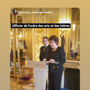 Nikos Aliagas nommé Officier des arts et des lettres par Roselyne Bachelot, au ministère de la Culture le 24 mars 2022.