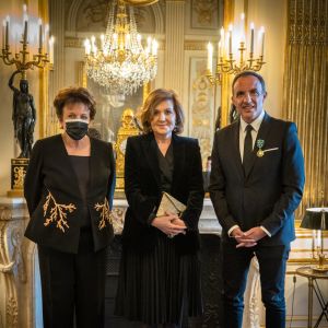 Exclusif - Nikos Aliagas, accompagné de l'ambassadrice de Gréce en France, a été nommé, par la ministre de la Culture, Roselyne Bachelot Officier des arts et des lettres au ministère de la Culture à Paris, France, le 24 mars 2022