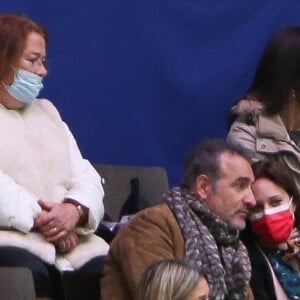 Jean Dujardin et sa femme Nathalie Péchalat dans les tribunes lors du programme danse rythmique des championnats du monde de patinage artistique 2022 à Montpellier, France, le 25 mars 2022. © Laurent Lairys/Panoramic/Bestimage 