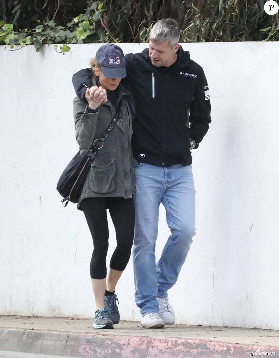 Renee Zellwegger et son compagnon Ant Anstead se promynent en amoureux