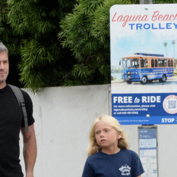 Renee Zellweger et son compagnon Ant Anstead se préparent à une soirée pizza, avec les enfants de ce dernier, à Laguna Beach. Le 26 août 2021 Flouter le visage des enfants avant publication 