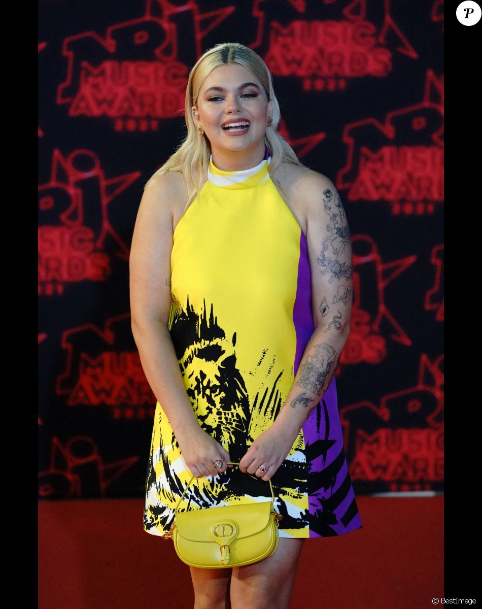 Louane Emera lors de la 23ème édition des NRJ Music Awards 2021 au Palais des Festivals de Cannes, le 20 novembre 2021.