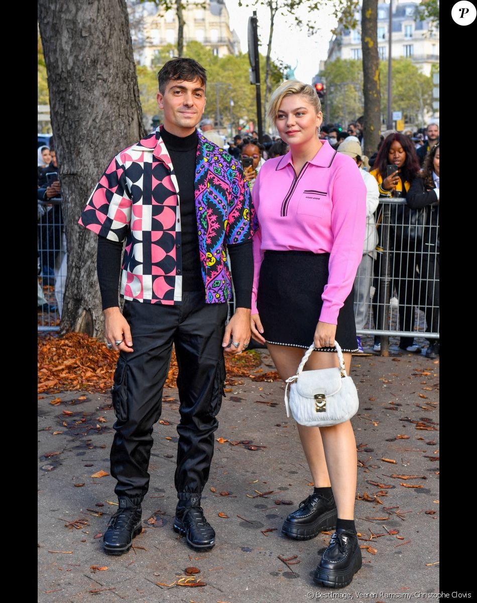 Louane Emera et son compagnon Florian Rossi arrivent au défilé de mode Miu Miu lors de la Fashion Week printemps/été 2022 à Paris, France, le 5 octobre 2021. © Veeren Ramsamy-Christophe Clovis/Bestimage
