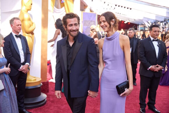 Jake Gyllenhaal et sa compagne le mannequin français Jeanne Cadieu lors de la 94ème édition de la cérémonie des Oscars au théâtre Dolby, à Los Angeles, Californie, Etats-Unis, le 27 mars 2022. 