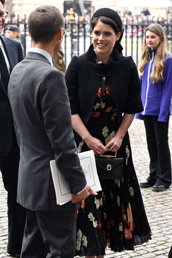 La princesse Eugenie et son mari Jack Brooksbank arrivent à la cérémonie hommage au prince Philip à l'abbaye de Westminster, le 29 mars 2022, à Londres.