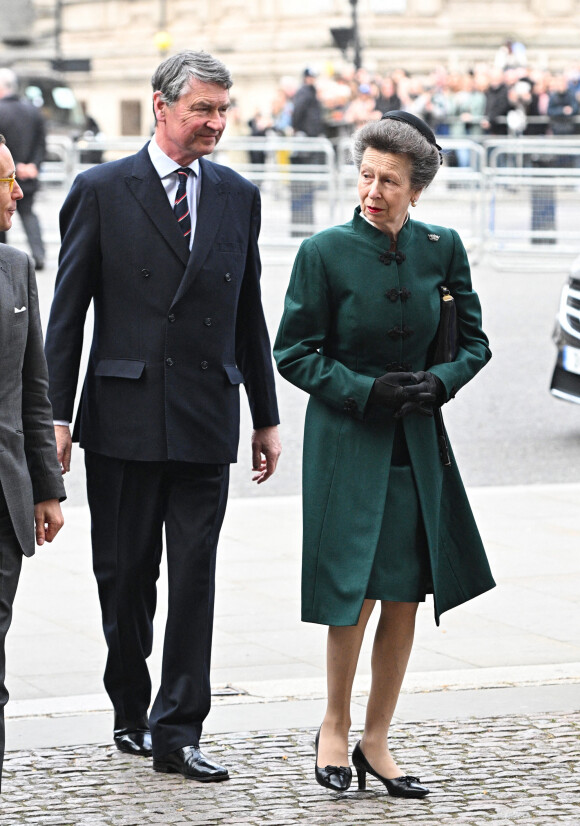 Timothy Laurence et la princesse Anne arrivent à la cérémonie hommage au prince Philip à l'abbaye de Westminster, le 29 mars 2022, à Londres.