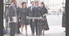 Hommage au prince Philip : la princesse Beatrice émue aux larmes, sa soeur Eugenie à ses côtés
