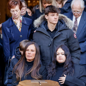 Nathalie Marquay et ses enfants Lou et Tom - La famille de Jean-Pierre Pernaut à la sortie des obsèques en la Basilique Sainte-Clotilde à Paris le 9 mars 2022. © Cyril Moreau/Bestimage