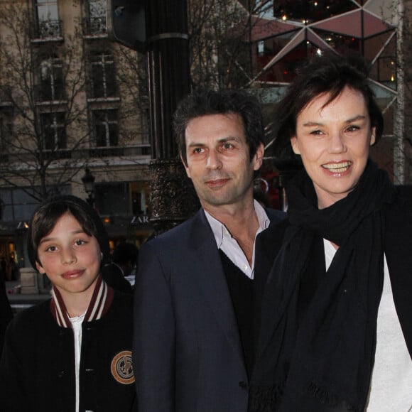 Claire Nebout, Frédéric Taddéi et leur fils - Avant-première du film "Sur la piste du Marsupilami" au Gaumont Paris