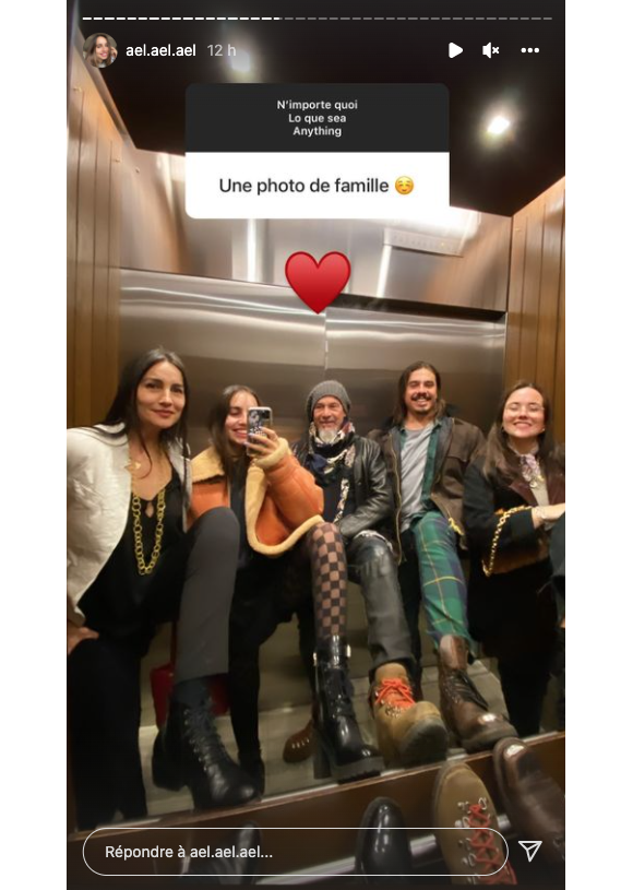 Photo de famille de Florent Pagny, son épouse Azucena, leur fille Aël, leur fils Inca. Sur Instagram, mars 2022.