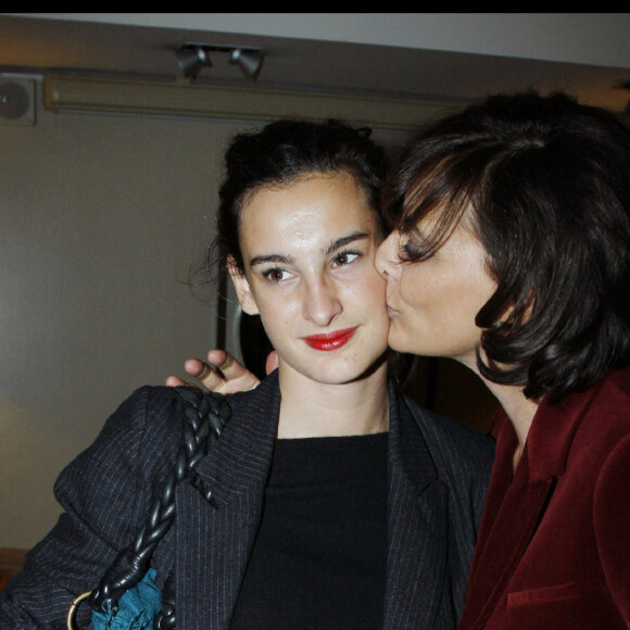 Inès de la Fressange et sa fille Nine d'Urso - Projection du film "Les Bien-aimés" au cinéma du Panthéon à Paris. Le 19 septembre 2011.